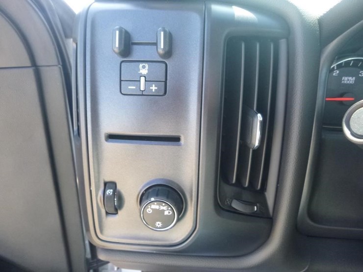 2023-chevrolet-silverado-image-16