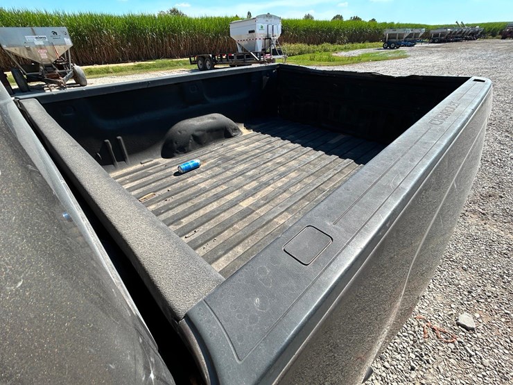 2015-chevrolet-silverado-image-23