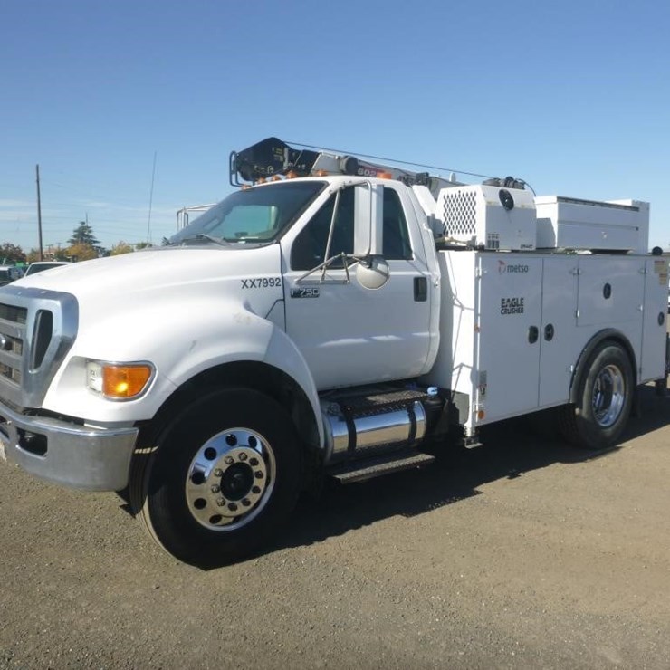 2011 FORD F750