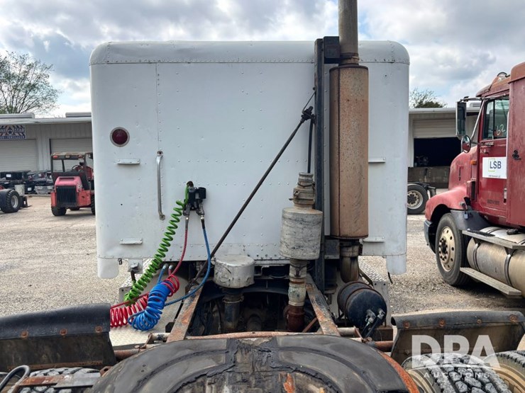 1994-freightliner-fld120-image-34