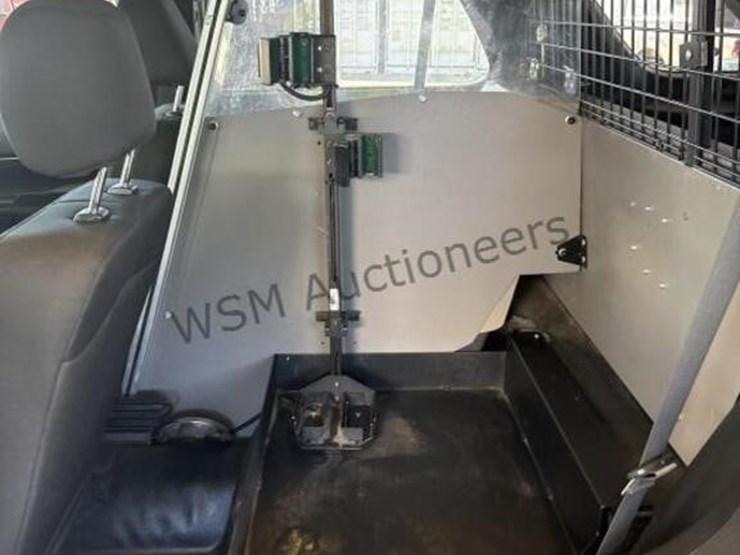 2016-ford-explorer-image-24