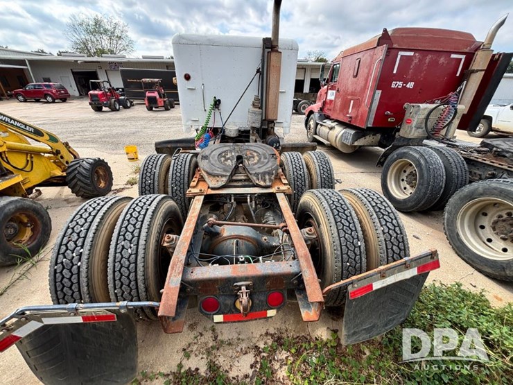 1994-freightliner-fld120-image-10