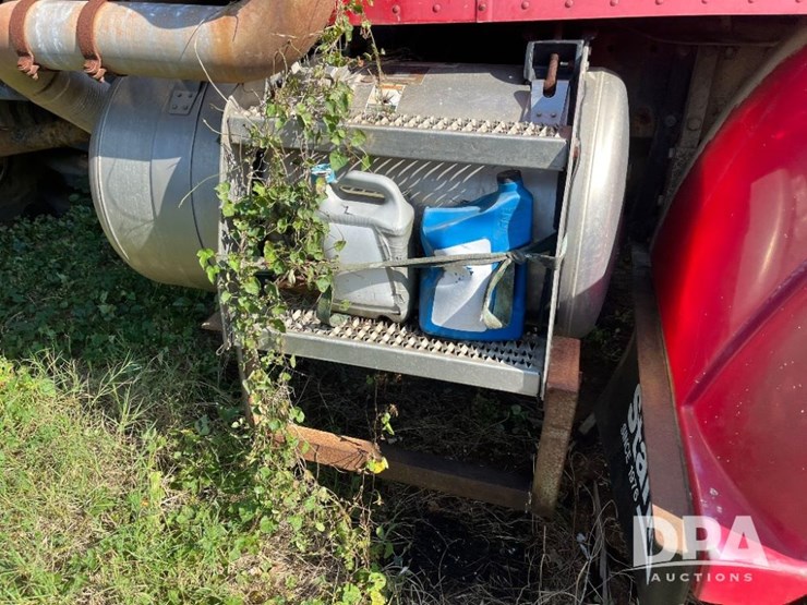 2009-stahly-peterbilt-image-18