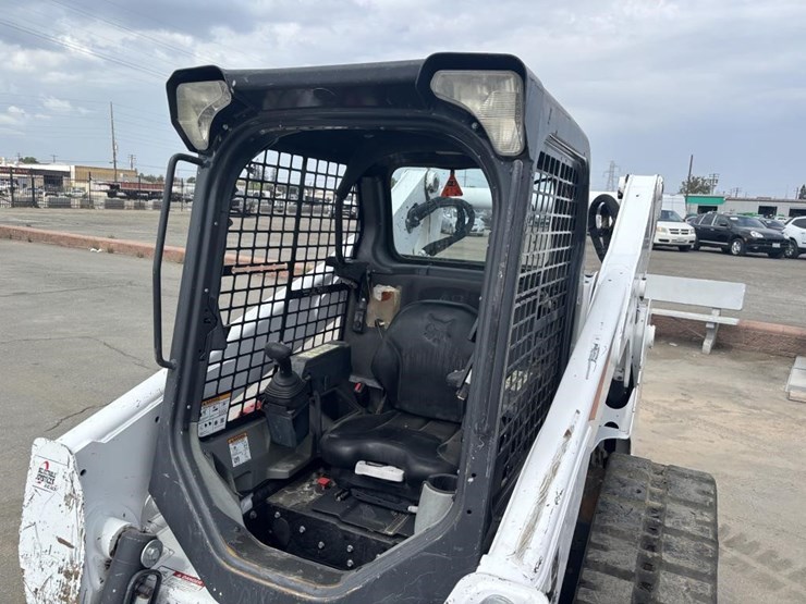 2019-bobcat-t740-image-18