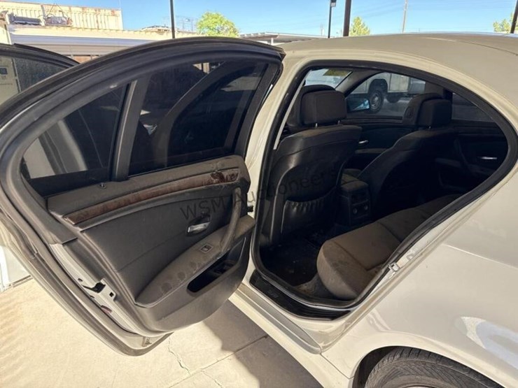 2008-bmw-528i-sdn-image-24