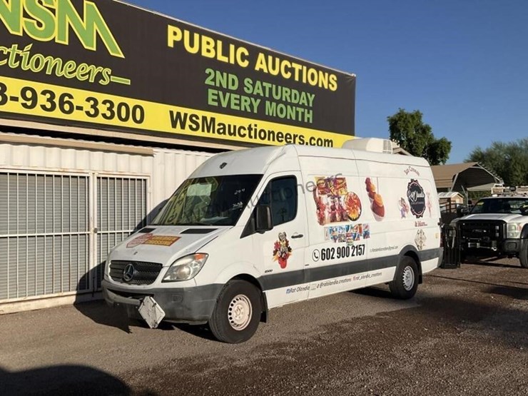 2011-mercedes-benz-sprinter-catering-van-image-2