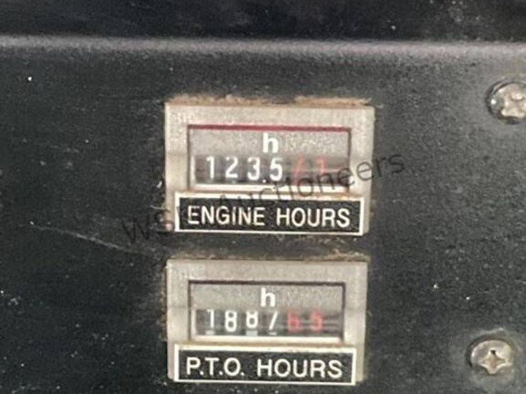 2011-freightliner-m2-digger-derrick-image-34