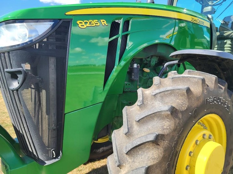 2011-john-deere-8235r-image-13