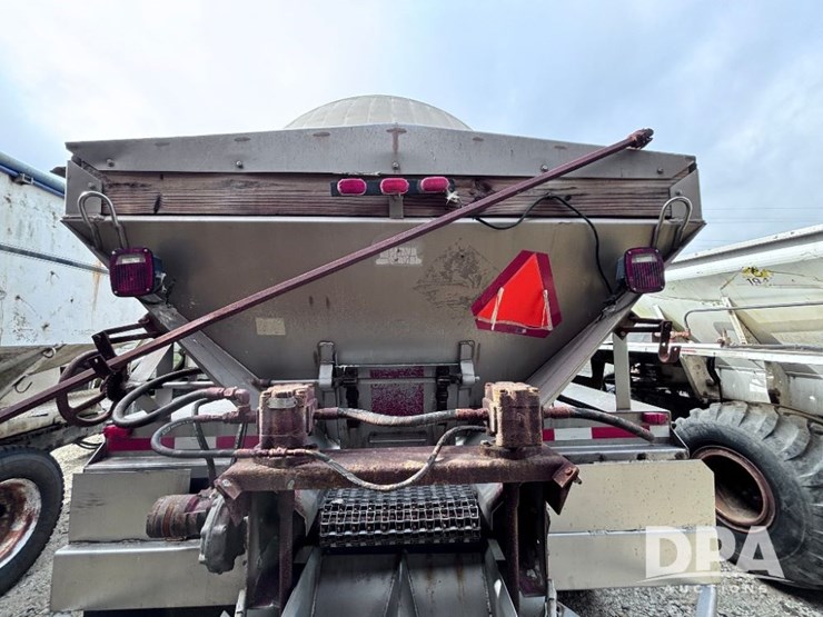 2001-freightliner-fld112-image-38