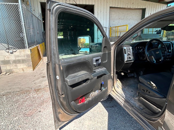 2015-chevrolet-silverado-image-12