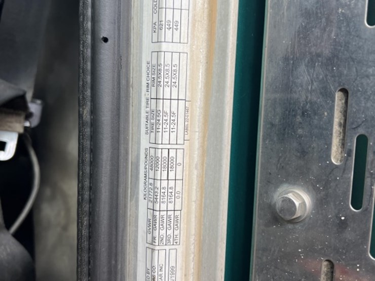 2000-peterbilt-379-image-12