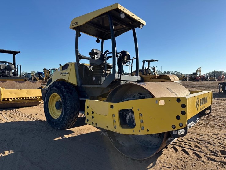 2016-bomag-bw177d-5-image-4