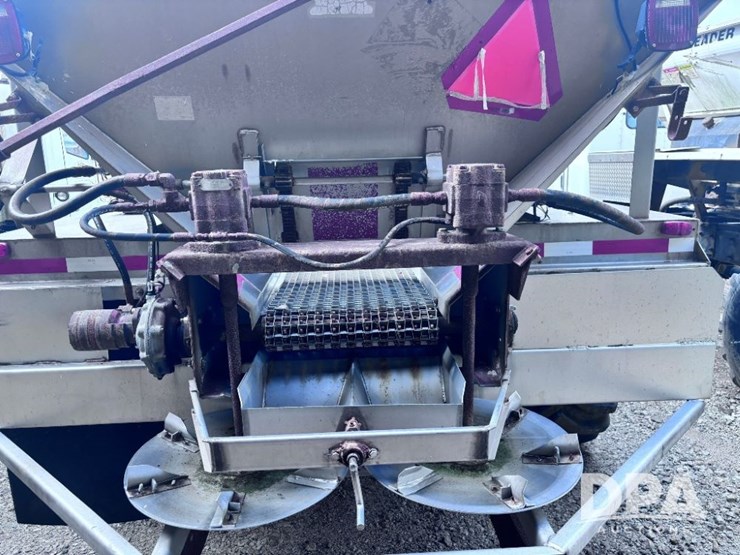 2001-freightliner-fld112-image-36