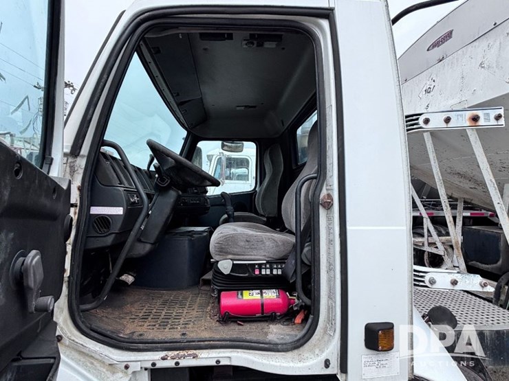 2003-volvo-10-image-71