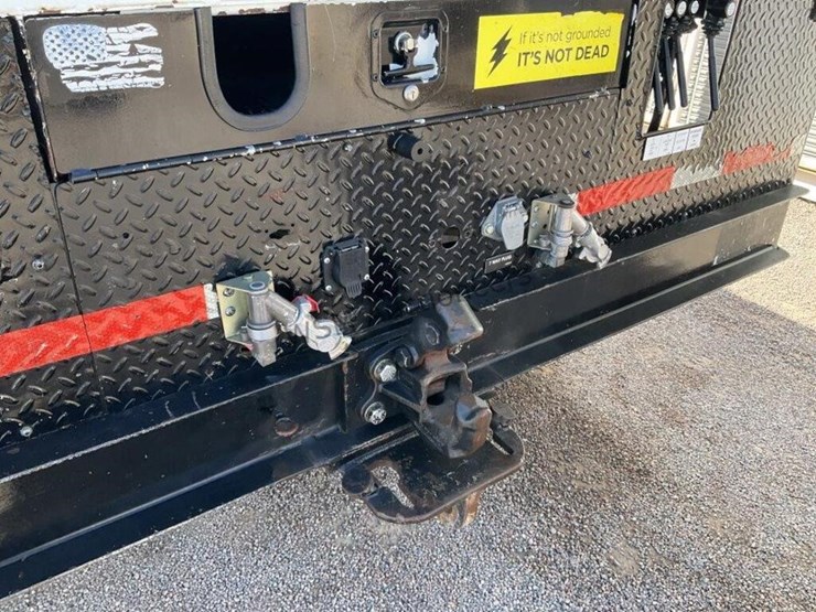 2011-freightliner-m2-digger-derrick-image-12