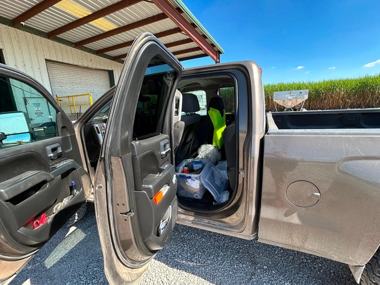 2015-chevrolet-silverado-image-21