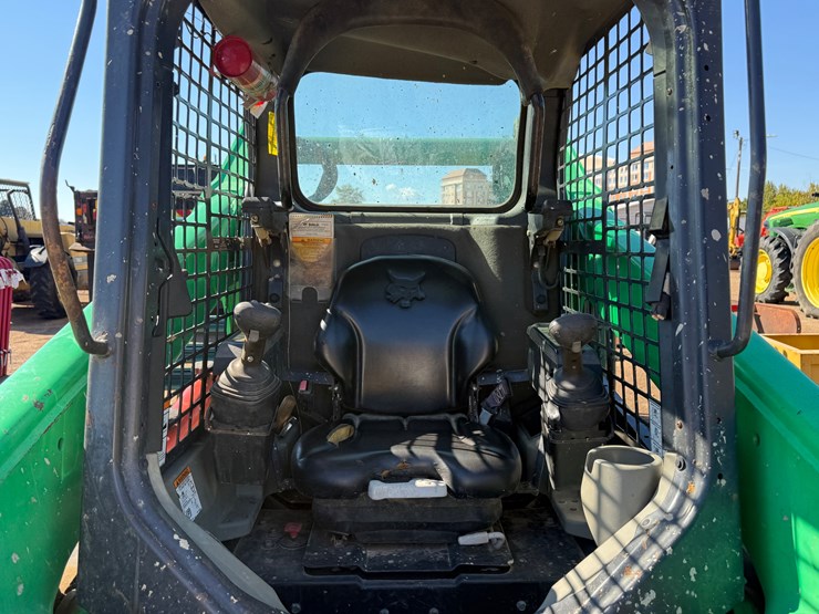 2017-bobcat-t740-image-25