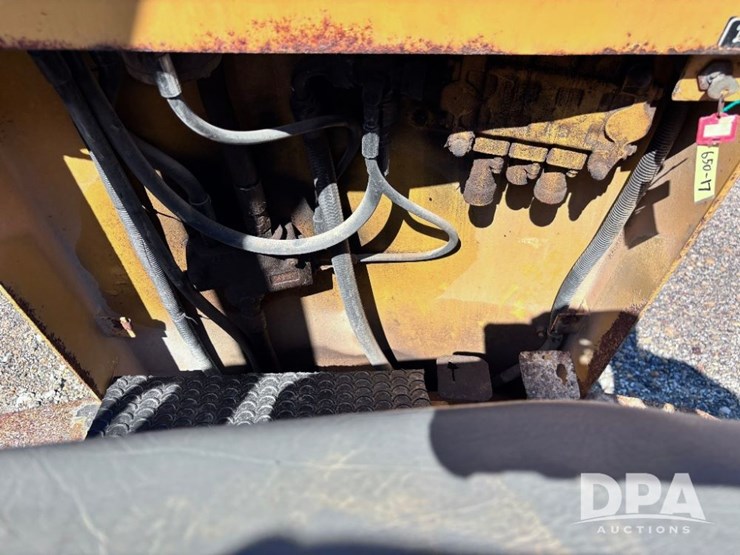 1996-swinger-240-image-39