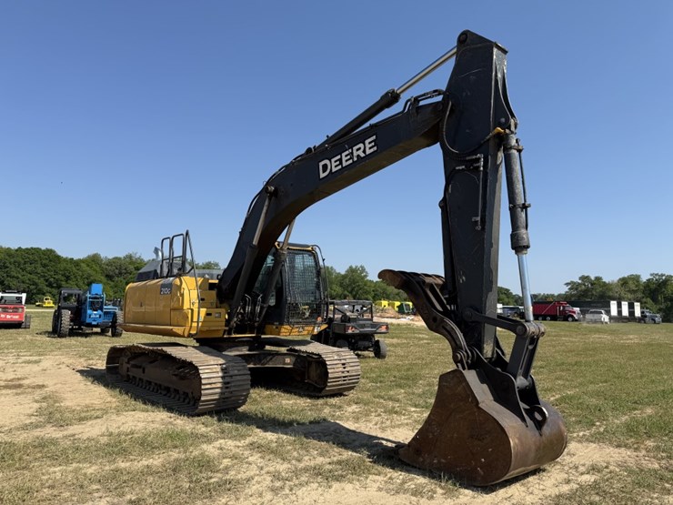 2018-deere-210g-lc-image-4
