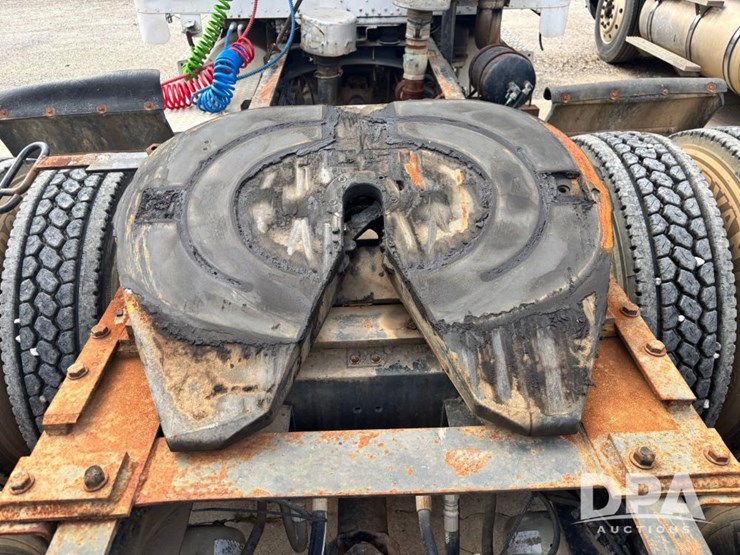 1994-freightliner-fld120-image-33