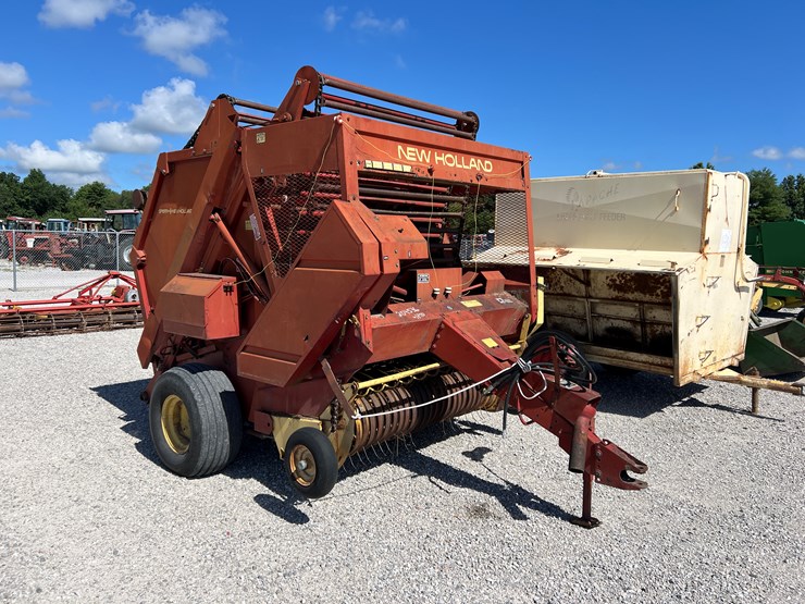 new-holland-851-image-1