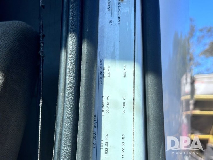 2003-volvo-10-image-109