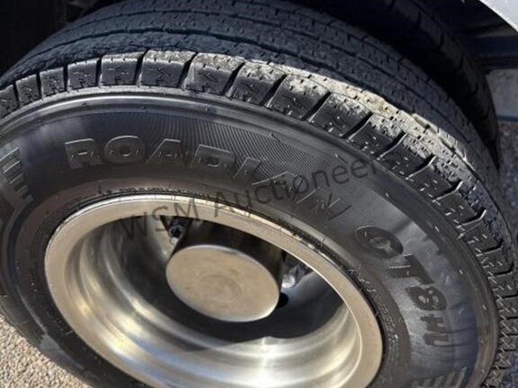 2004-isuzu-npr-image-19