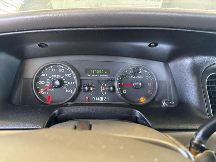 2009-ford-crown-victoria-sdn-image-19