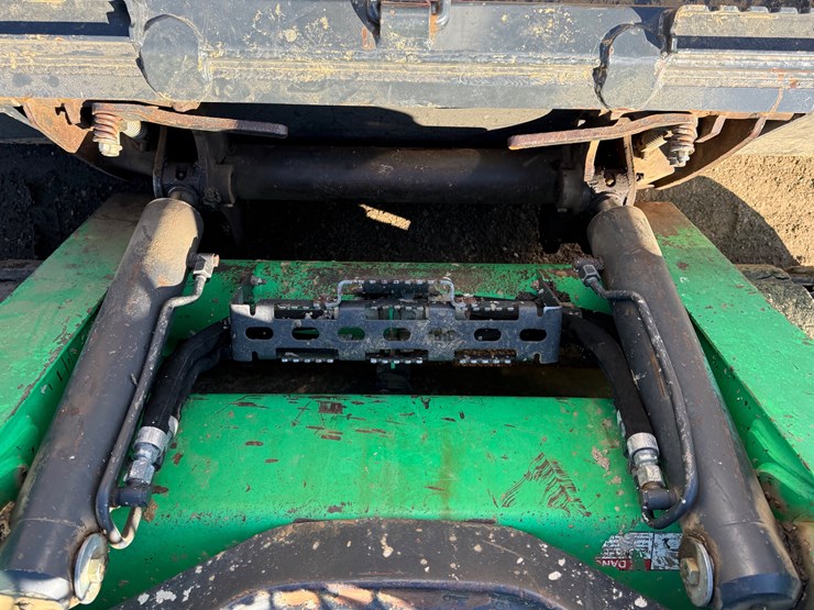 2017-bobcat-t740-image-35