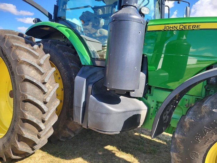 2011-john-deere-8235r-image-44