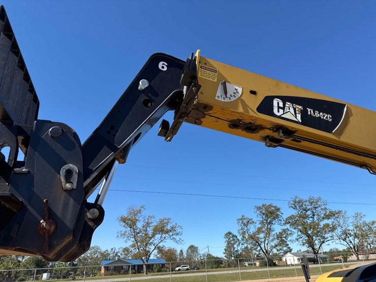 2013-caterpillar-tl642c-image-15