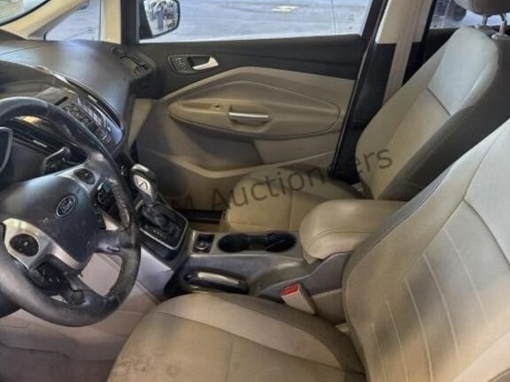 2014-ford-c-max-hybrid-wagon-image-19