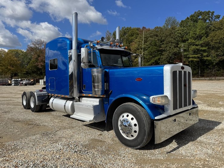 peterbilt-389-image-1