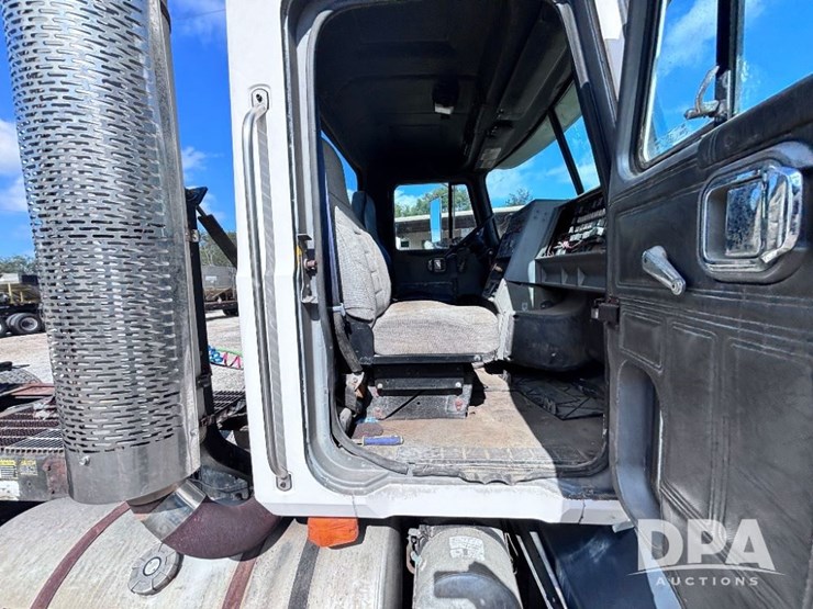 1993-mack-ch613-image-76