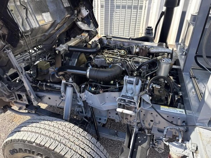 2004-isuzu-npr-image-23