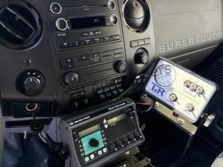 2013-ford-f550-image-22