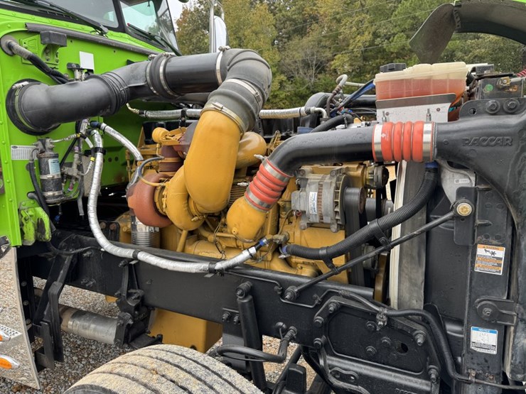 2014-peterbilt-384-image-14