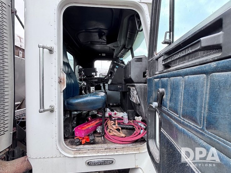 2001-freightliner-fld112-image-68