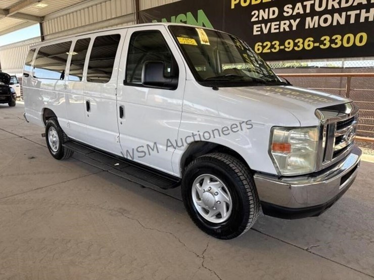 2009-ford-e-series-passenger-van-image-2