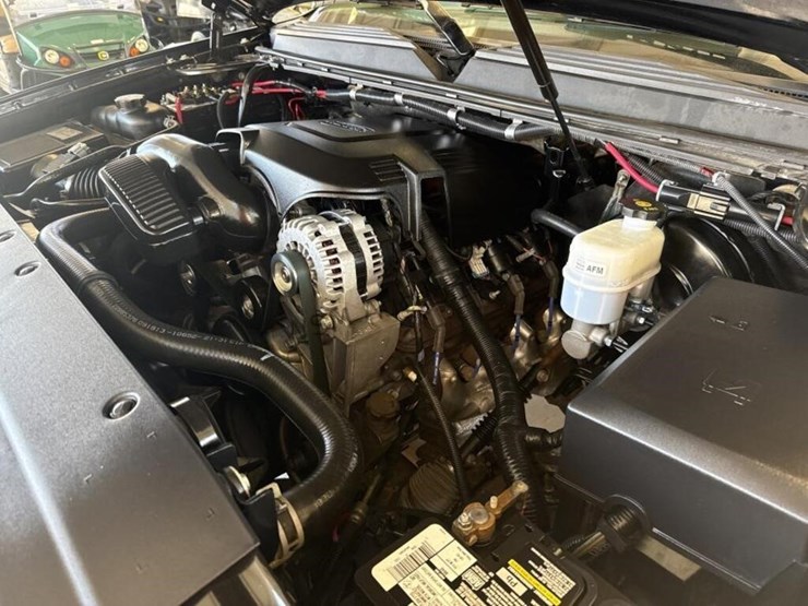 2014-chevrolet-tahoe-image-12