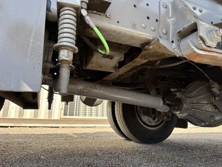 2004-isuzu-npr-image-20