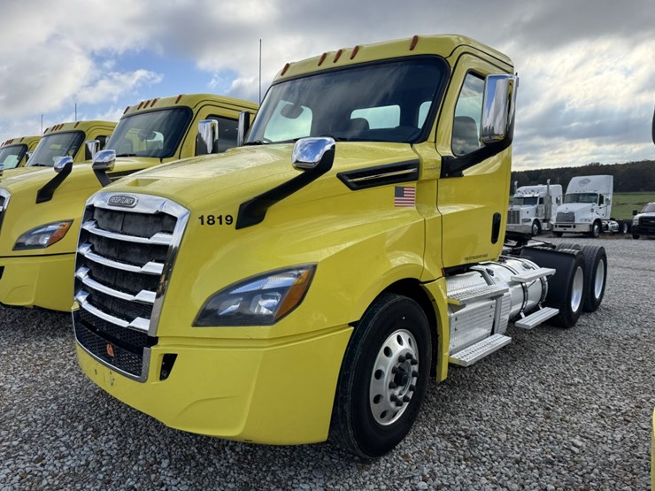 2018-freightliner-cascadia-126-image-1