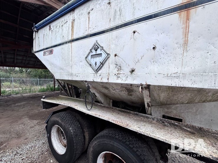 2003-volvo-10-image-8