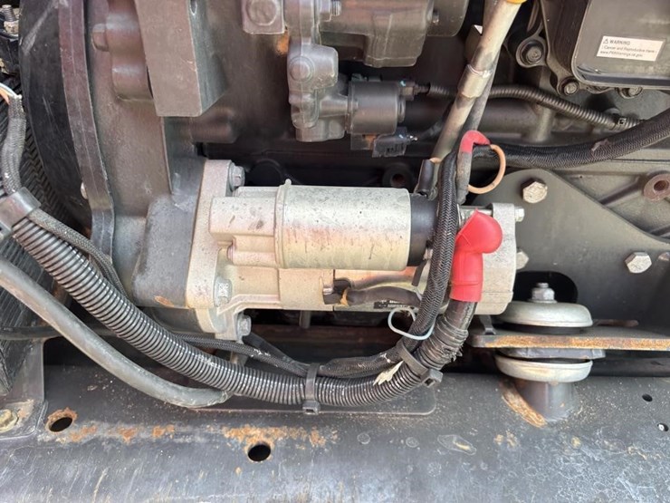 2019-bobcat-t740-image-33