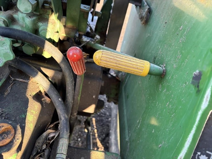 1981-john-deere-750-image-30