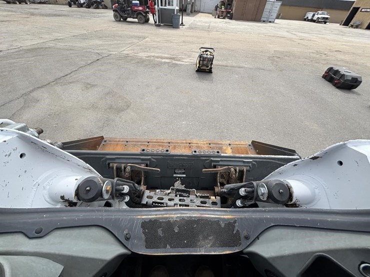 2019-bobcat-t740-image-20