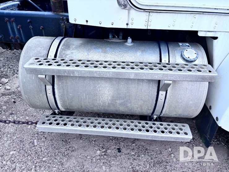 2005-kenworth-t300-image-40