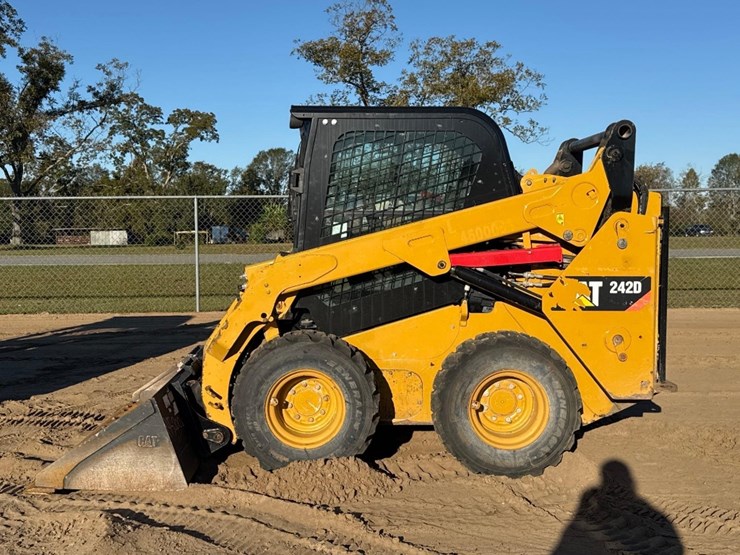 caterpillar-242d-image-1