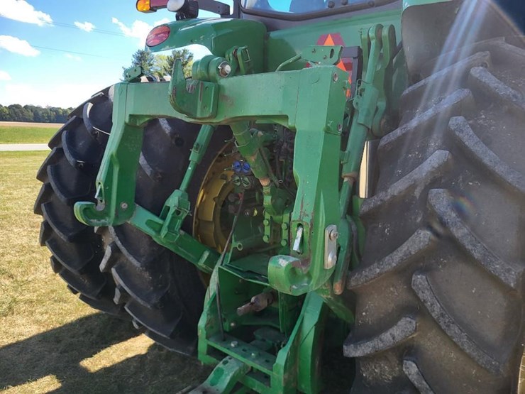 2011-john-deere-8235r-image-33