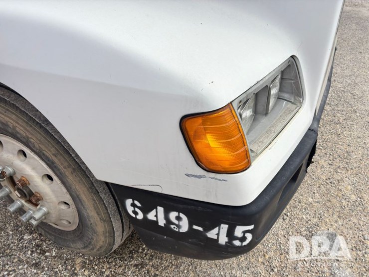 1994-freightliner-fld120-image-45